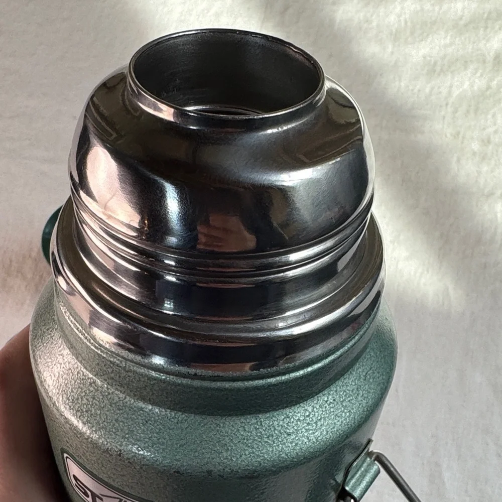 Vintage Aladdin Stanley Hammertone Green Insulated Thermos with Silver Accents - Picture 13 of 15